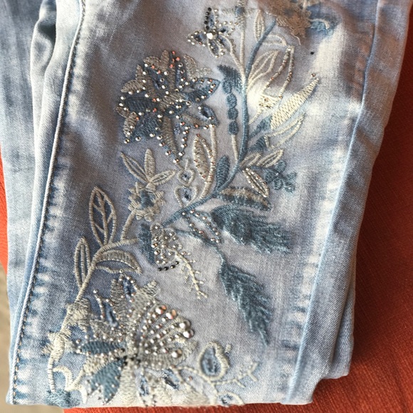 SZ 4 LAST 1! Floral Embroidered Skinny Denim - Picture 7 of 8